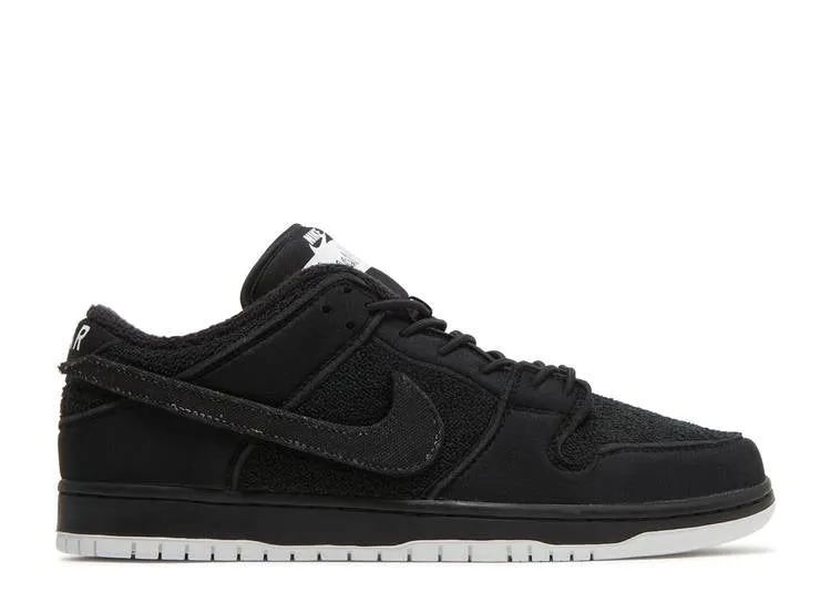 Nike SB Dunk Low "GNARHUNTERS"  DH7756 010